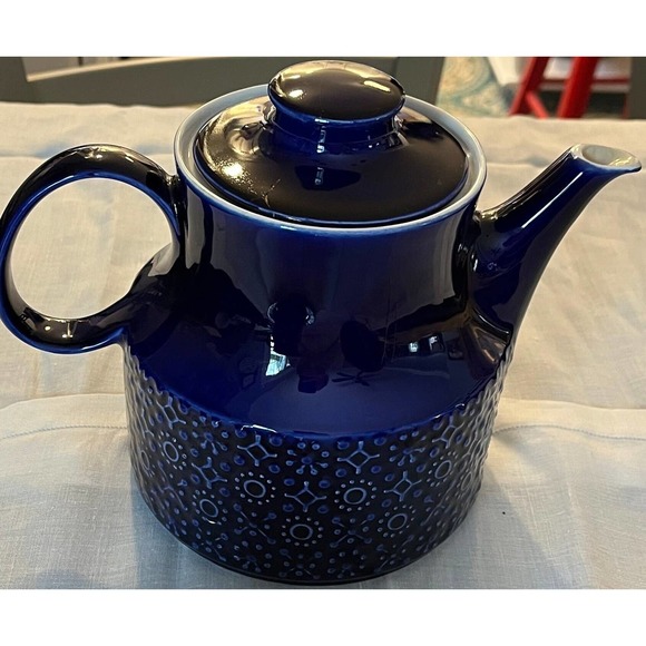 Vintage Cobalt Blue White Etched Stone Pottery Teapot & Creamer Dessert Plate - Picture 3 of 10